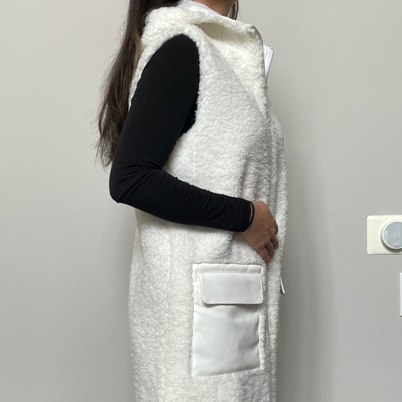 ORLY Faux Fur Vest - Picture 3 of 5